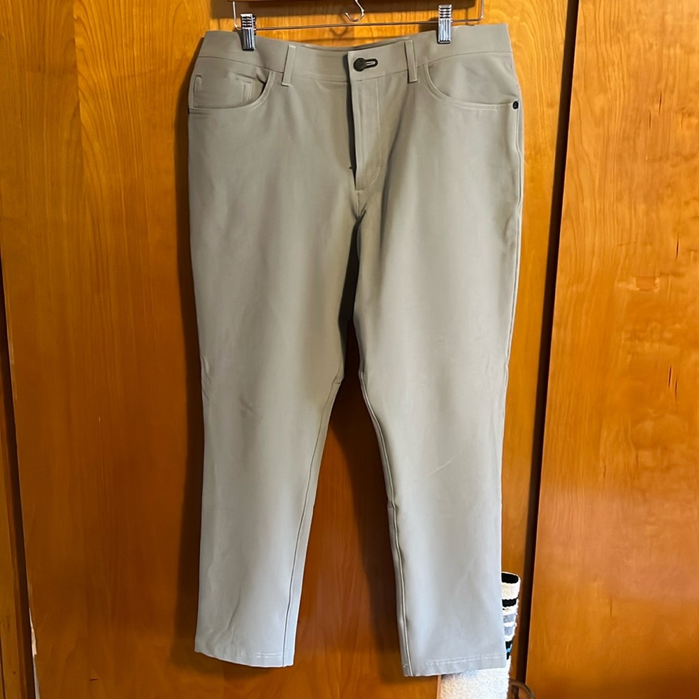 Men's Slim Tech Pants in Light Gray